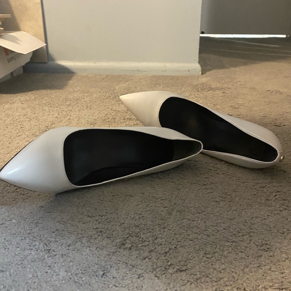 White stiletto heels! - Picture 5 of 9